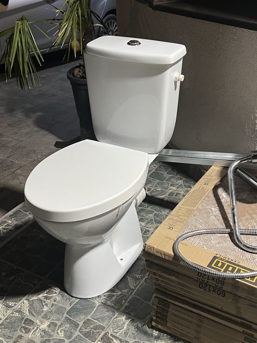 Baie chiuveta lavoar oglinda wc complet impecabile