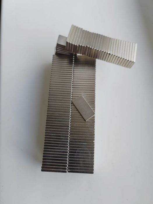 Магниты неодимовые 8х15х2 мм.