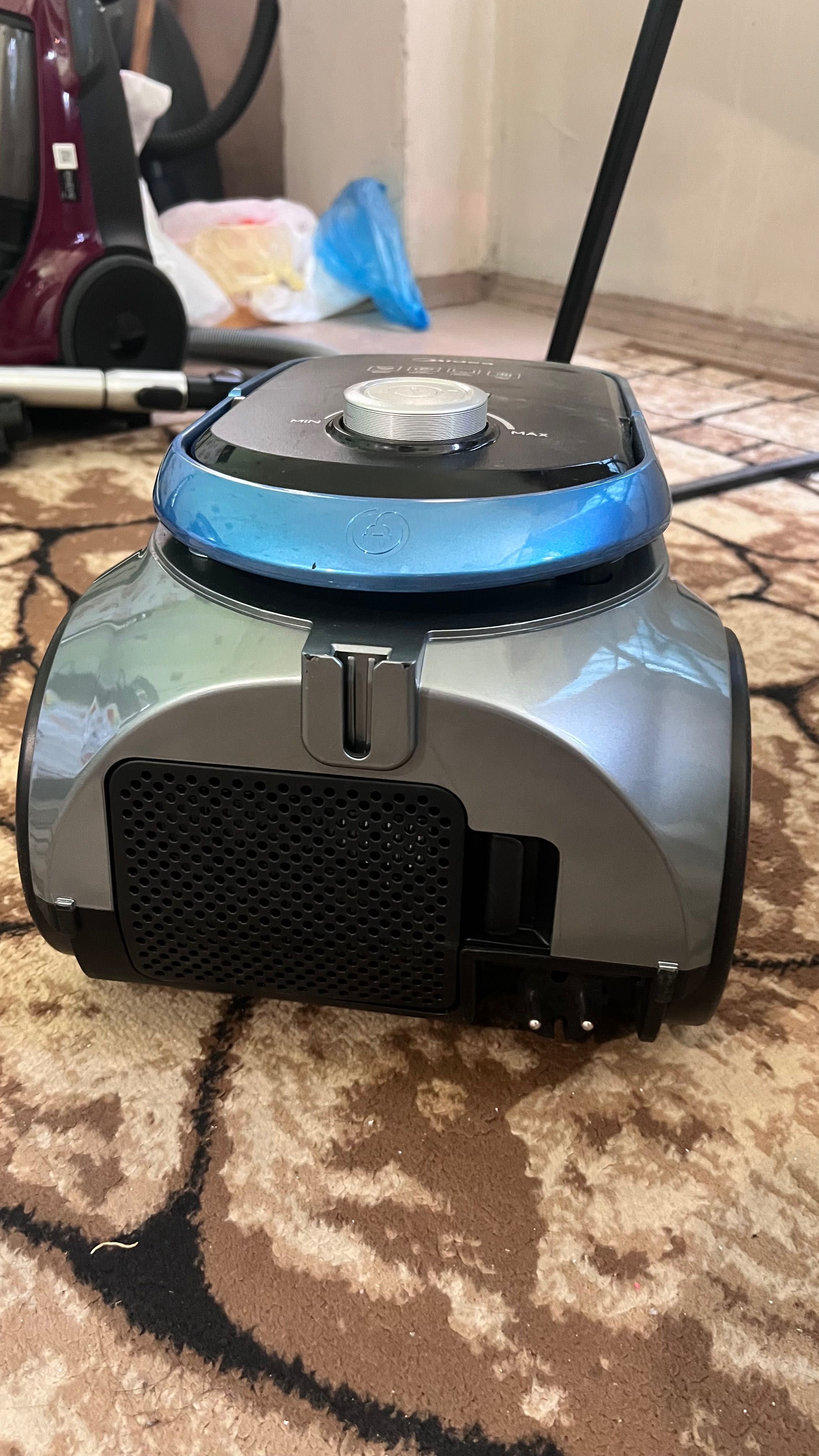 Пылесос Midea без мешка