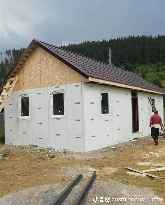 Vând case modulare pe structură metalică
