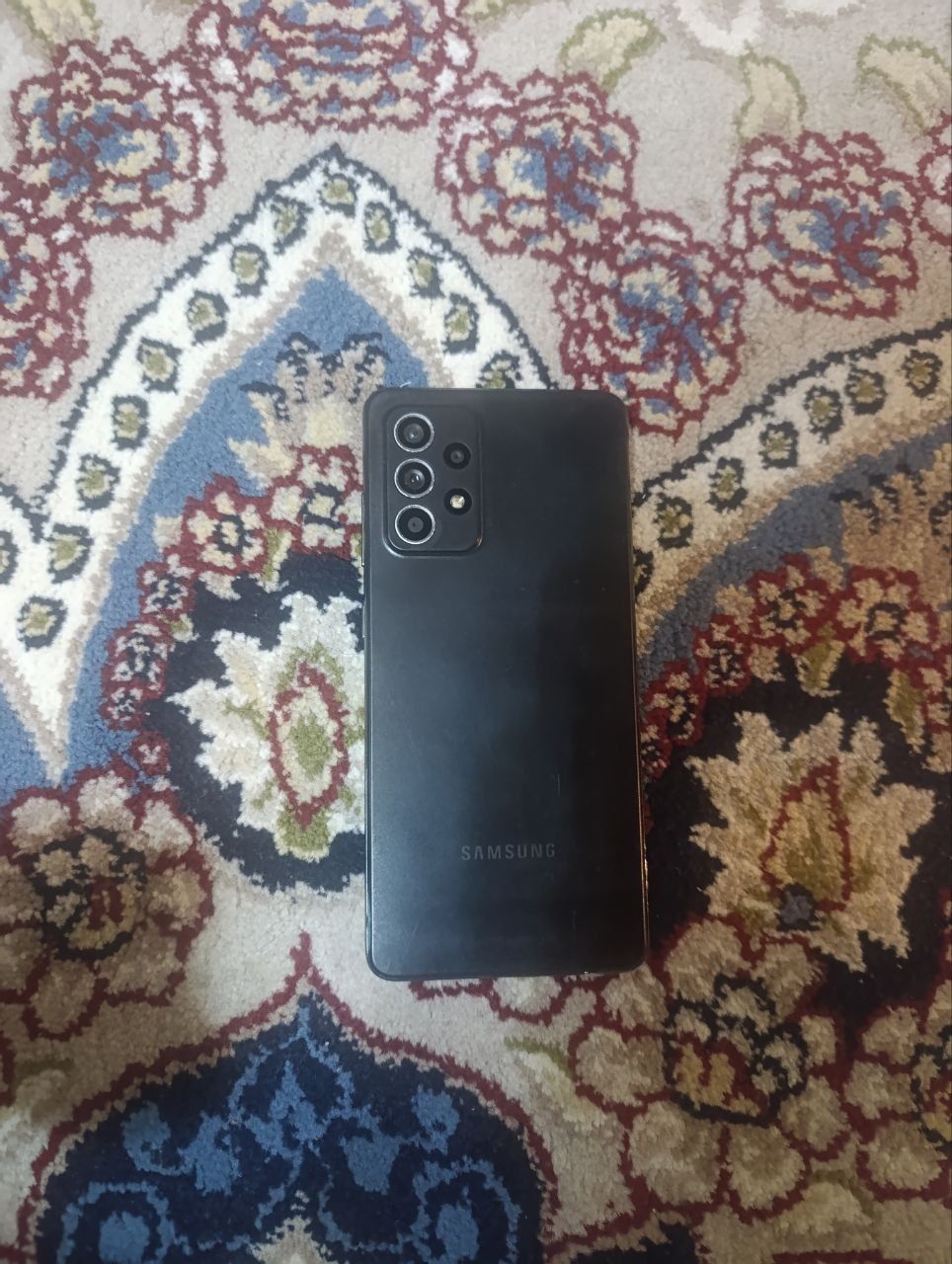Samsung  A 52  xotira  128gb rangi qora sastayana yaxshi