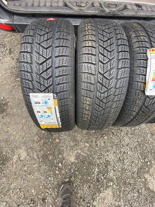 225/65/17/Pirelli scorpion winter
