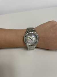 Ceas Guess de dama.