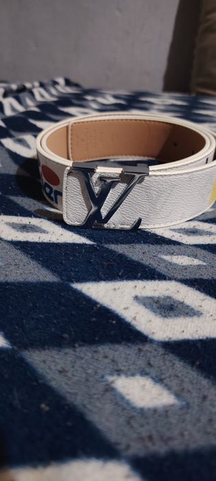 Curea LV alba cu inscriptii