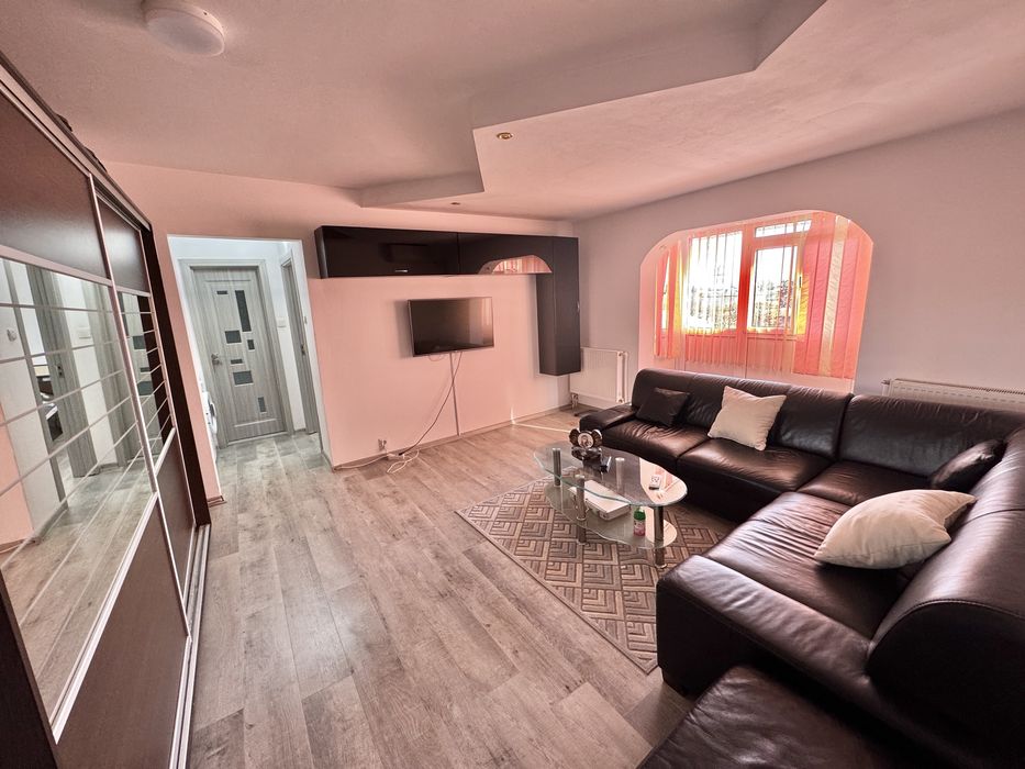 Vand apartament cu 2 camere,zona Unirii Sud