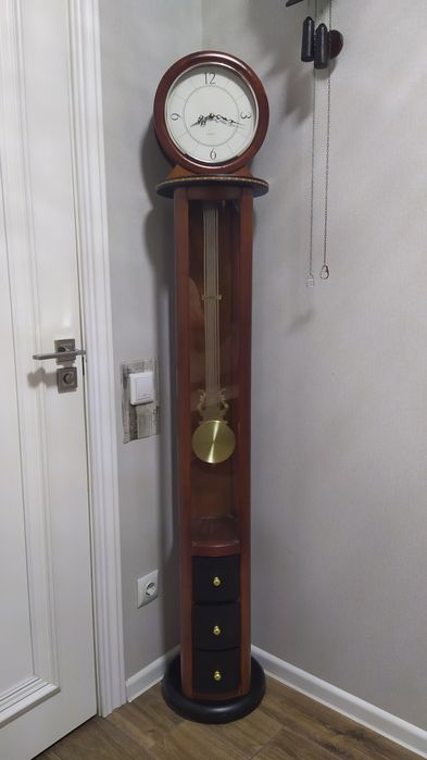 Офисные стильные напольные часы