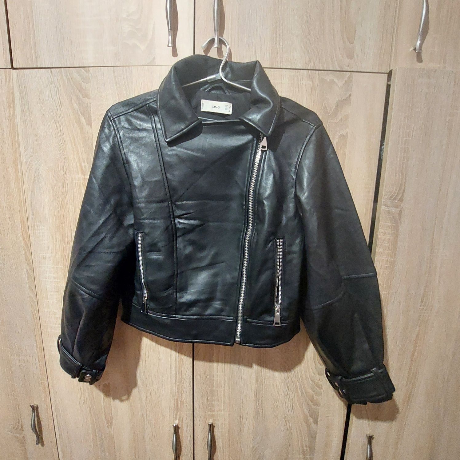 Bershka кожено яке
