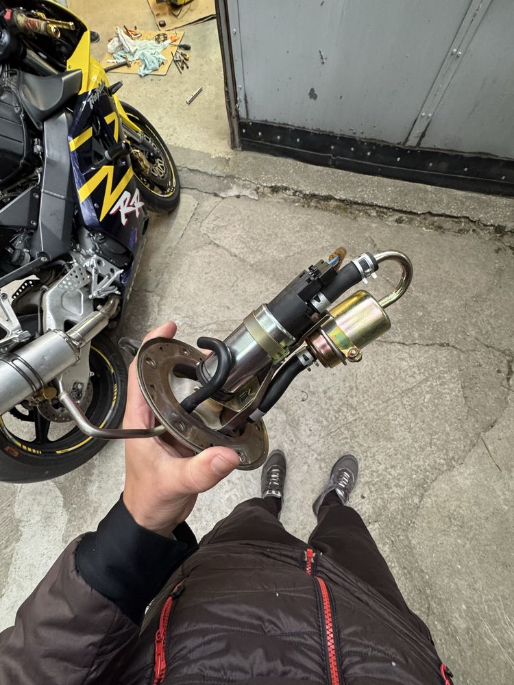 Кошница с Чисто нова помпа Honda Cbr 954
