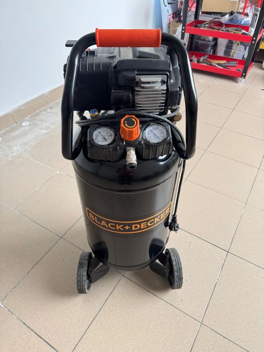 Compresor aer vertical Black & Decker 50L 10 Bar