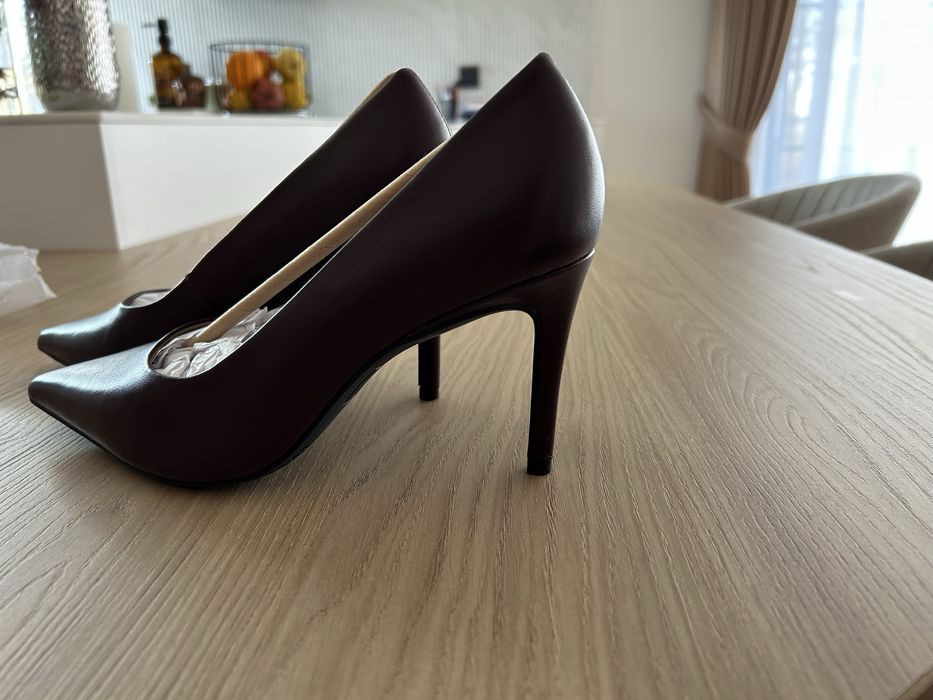 Vand pantofi de piele burgundy marimea 38