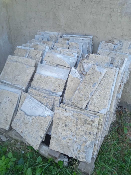 Gresie de exterior culoar maro, scoasă de pe terasa