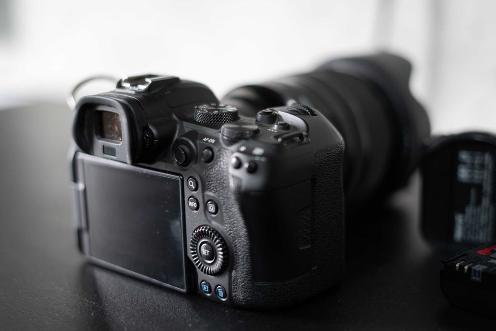 Canon R6 + Sigma 24-70 f2.8 + adaptor Meike