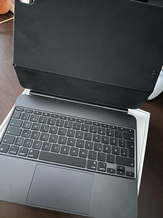 Apple iPad 13 inch Magic Keyboard