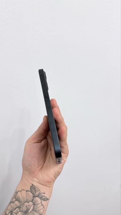 Iphone 13 темно синего цвета