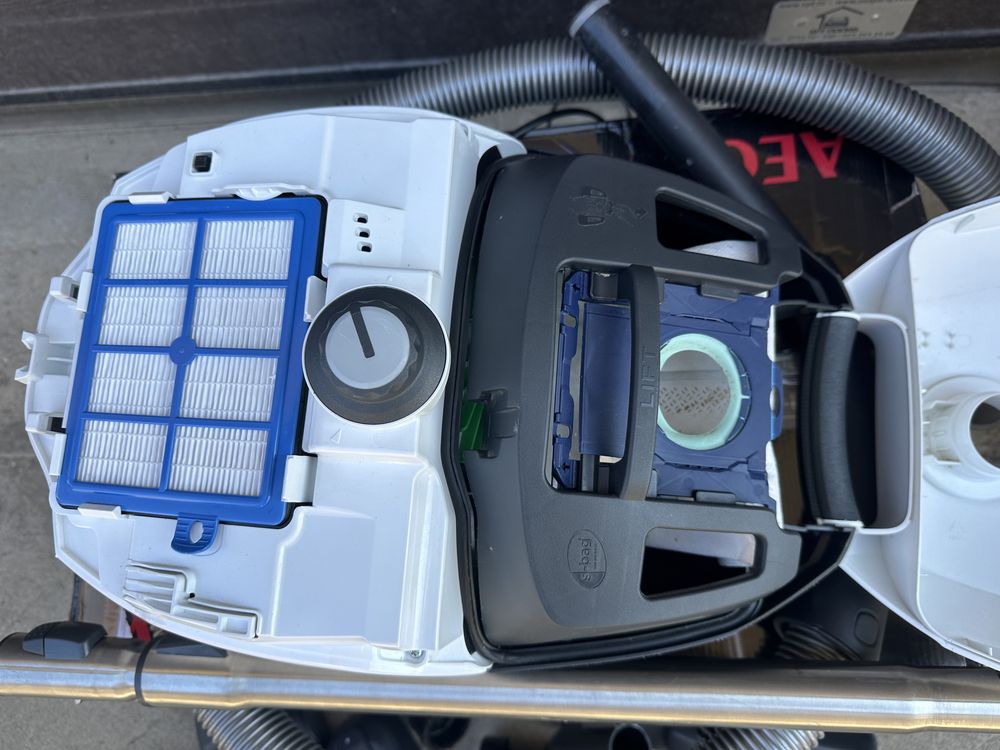 Aspirator AEG VX-7