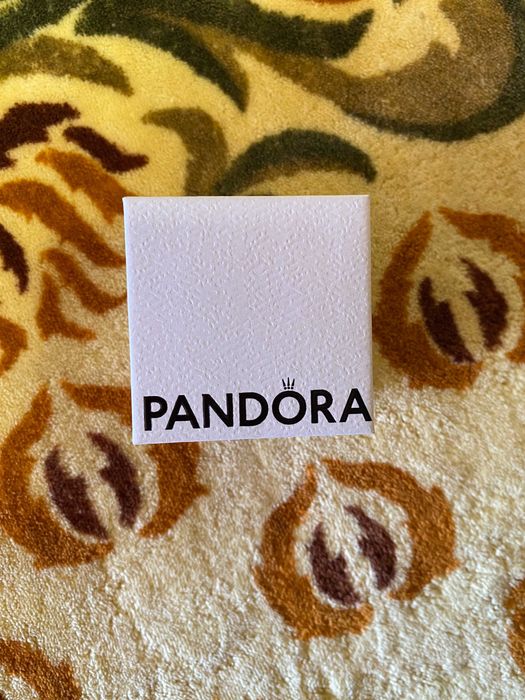 Продавам сребърни обеци Пандора