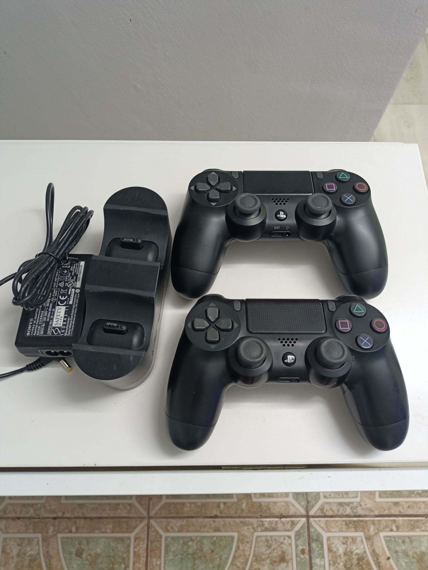 Controllere PlayStation 4