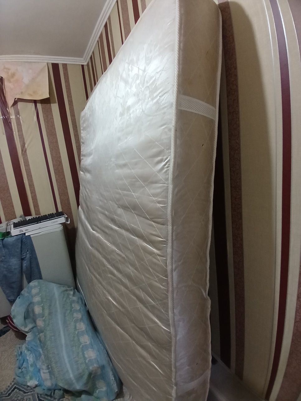 продам матрас, кровать и стол