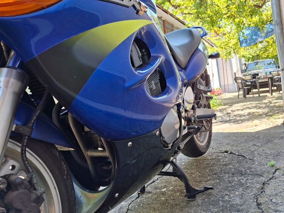 Suzuki GSXF 600. An 2001