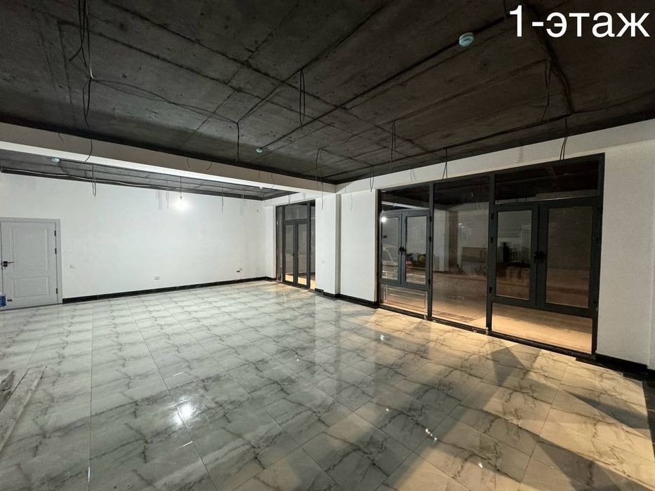 Отдельно стоящее здание. Ул. Мунаввар. 4 уровня. Площадь: 396 м²