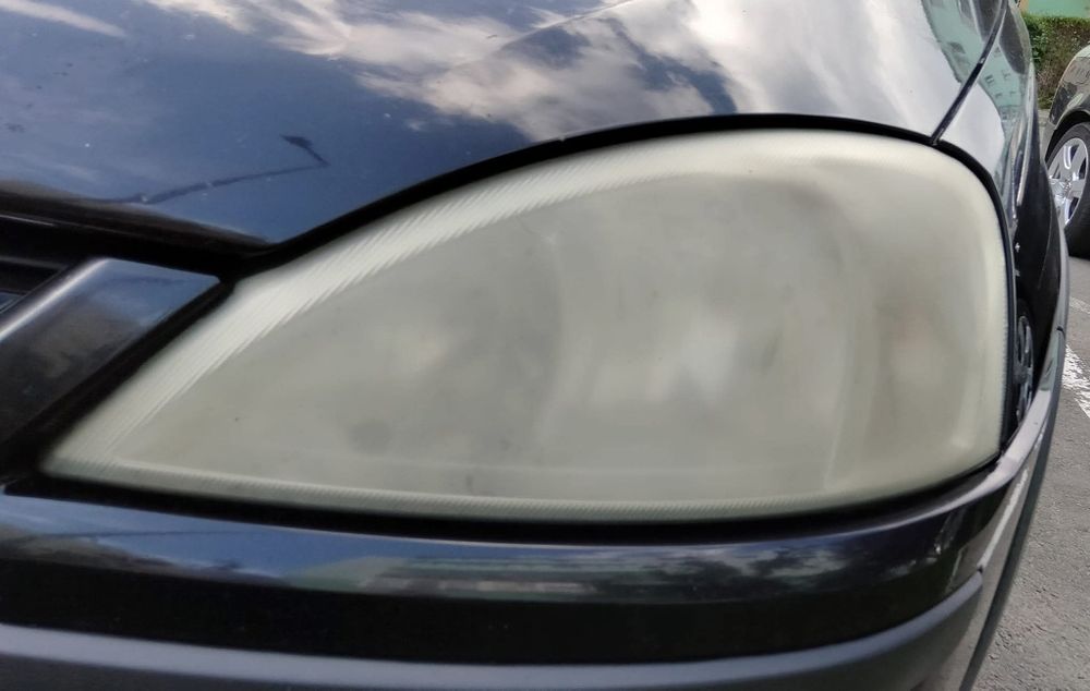 Polish faruri/stopuri/caroserie auto.