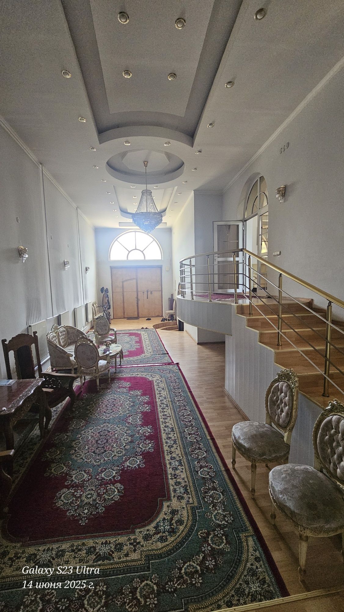 Yunusobod Zenit yonida  Uglavoy 6 sot fasadi 20 /30 Biznes uchun qulay