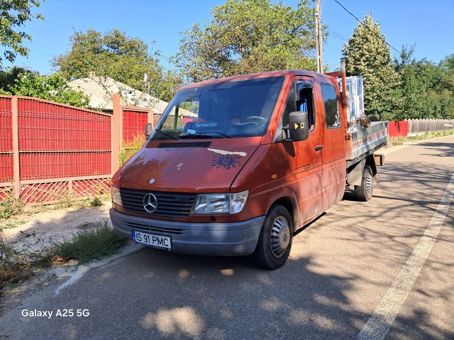 Vând  sprinter 208d