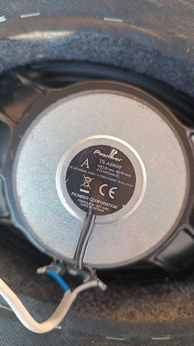 Полка с динамиками Pioneer TS-A6960F на Spark.