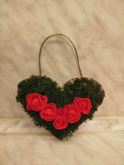 Сърце с рози и мъх