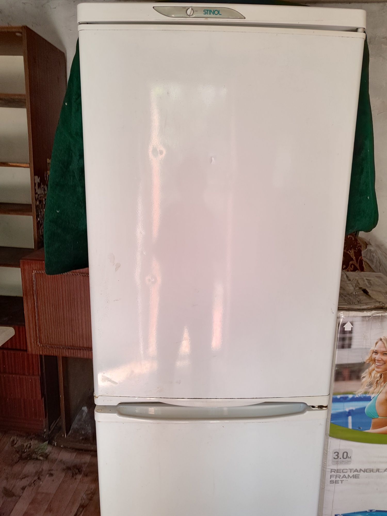 Холодильник Stinol.