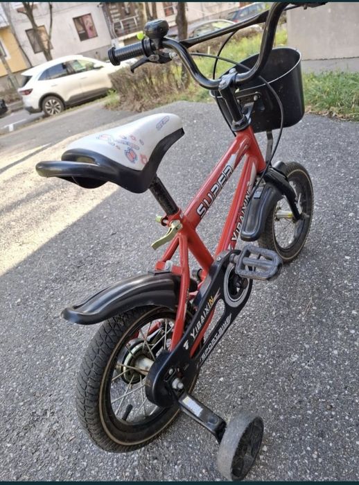 Bicicleta fetițe culoare rosie