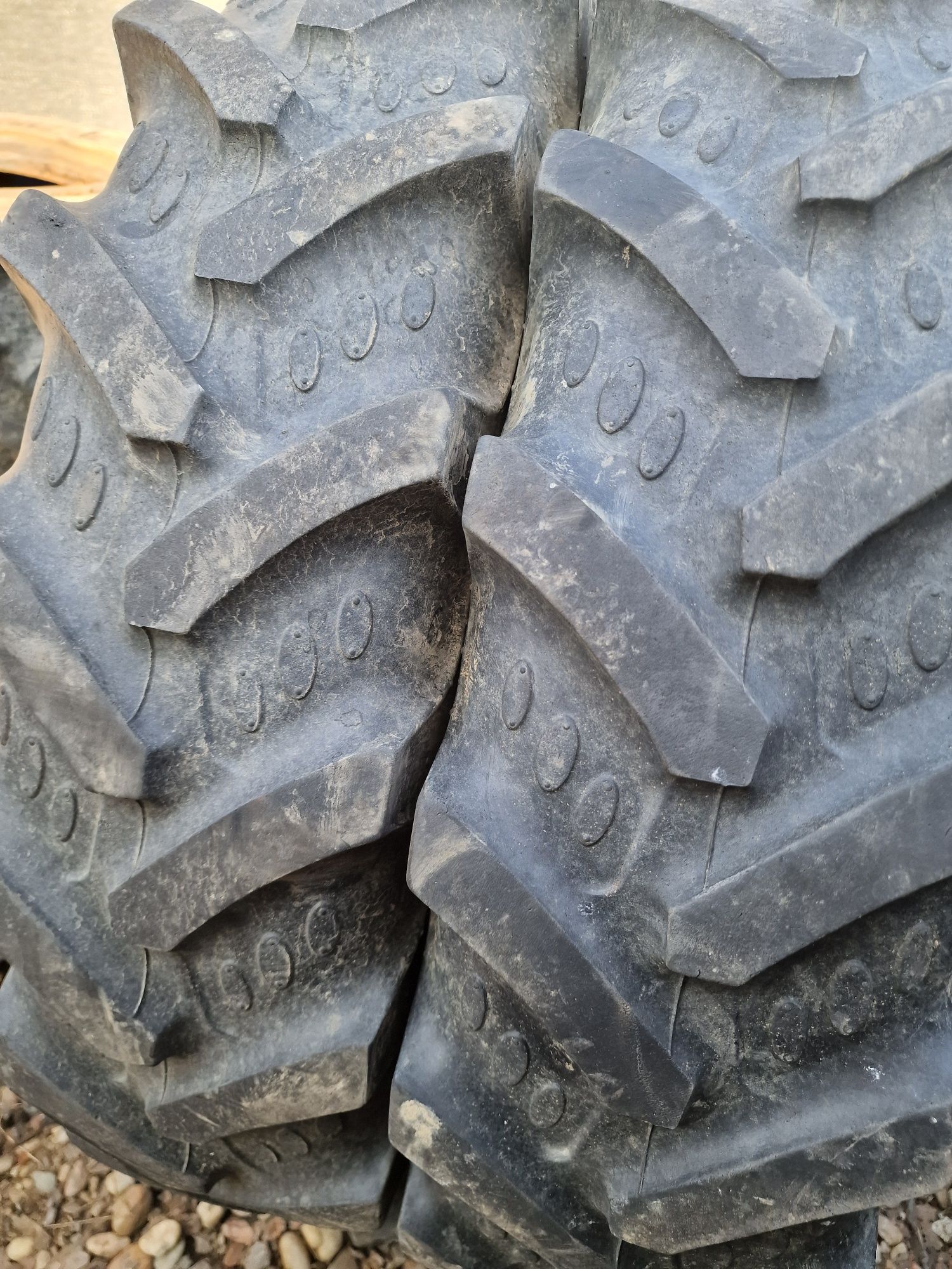 Anvelope agricole 7.50R20 (210/85R20) marca BKT