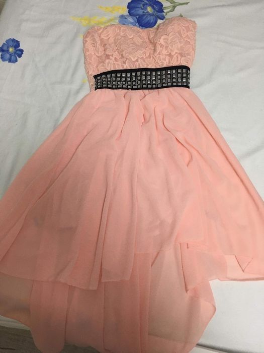 Rochie cu trena in stare foarte buna