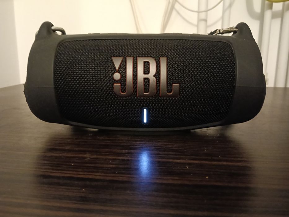 Vând boxă JBL Charge 5 folosită puțin