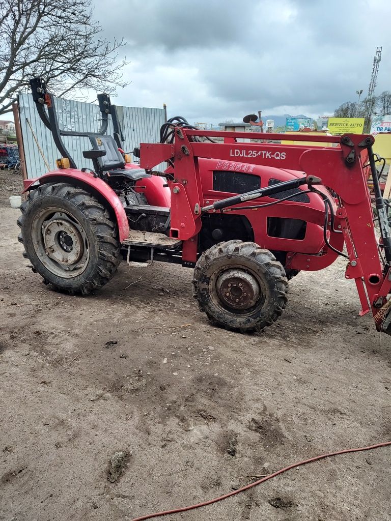 Tractor 25 cai cu încărcător