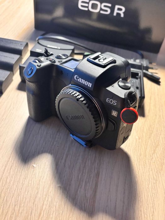 VAND body Canon Eos R full frame 30mp + adaptor EF-RF