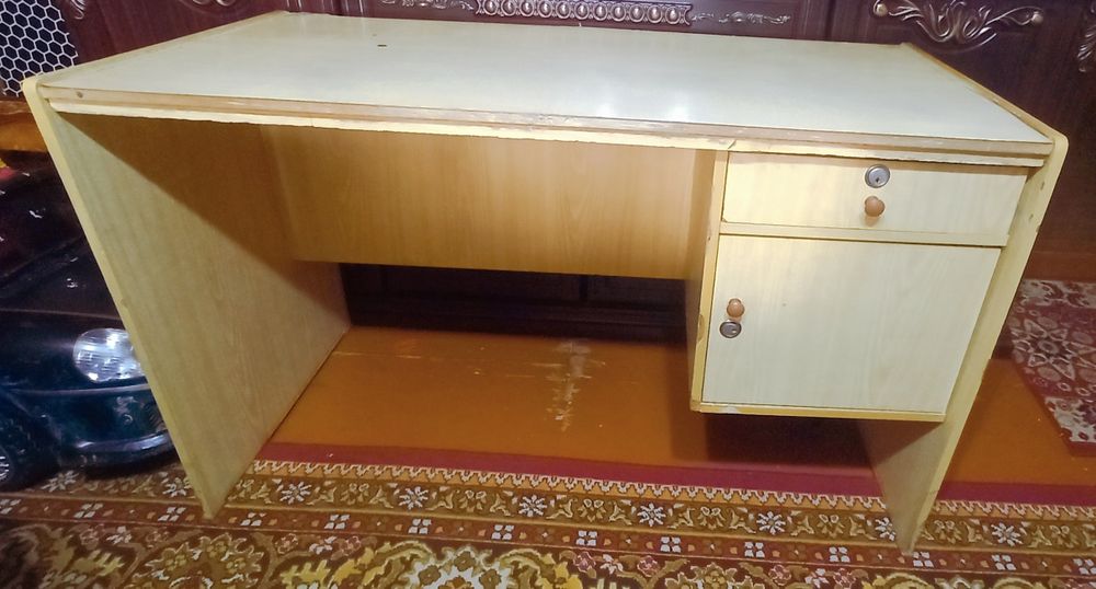Продам письменный стол