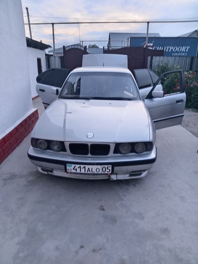 Продоется машина BMW