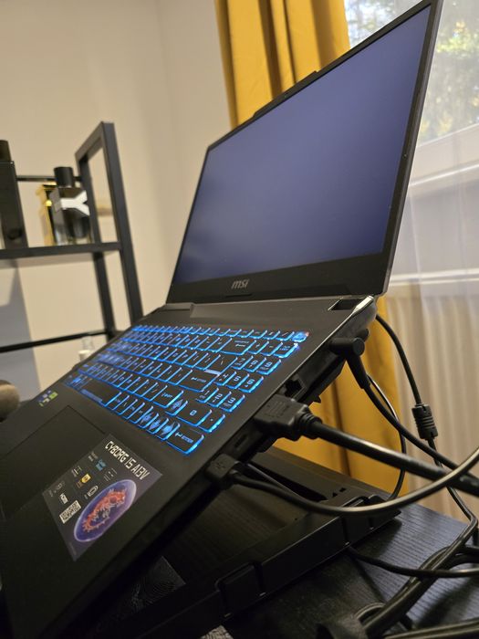 Laptop Gaming MSI Cyborg 15 a13V