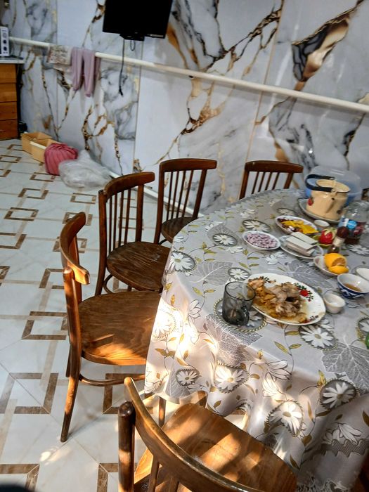 Продам стол стул и диван