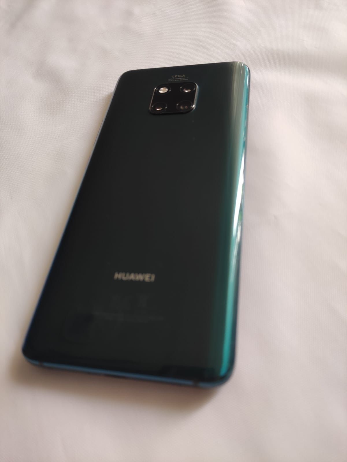 Продаю Huawei Mate 20 Pro флагман 6/128