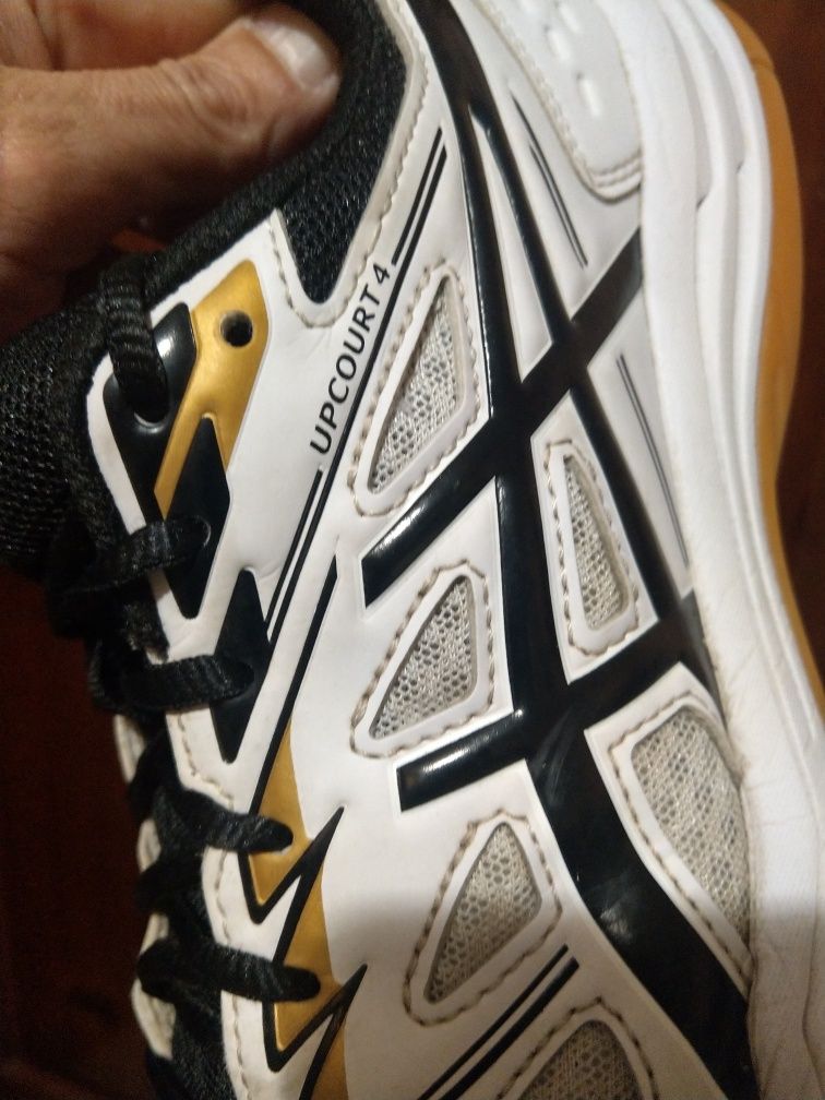 Резервирани.Asics Upcourt 43нм. 27,5см.
