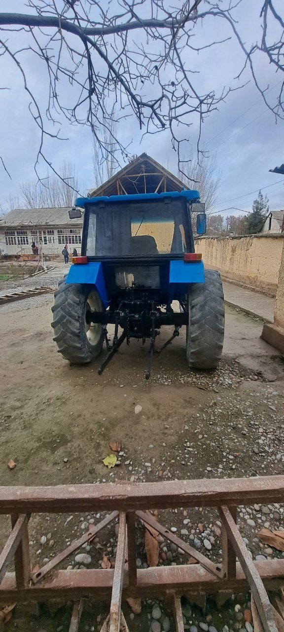 Traktor holati yaxshi yurib turibdi
