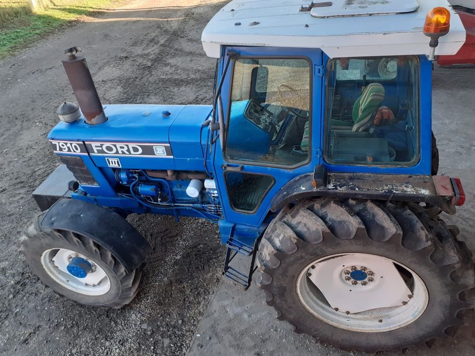Vând tractor Ford New Holland 7910