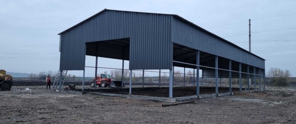 Structură metalică solidă și durabilă, ideală pentru depozitare sau sp