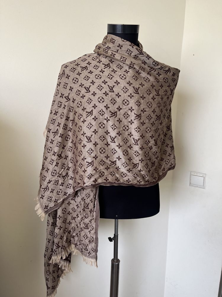 Esarfa Louis Vuitton , impecabila