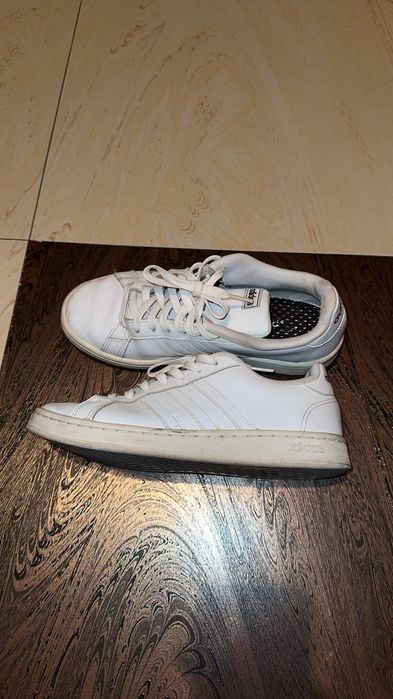 Бели кецове Addidas