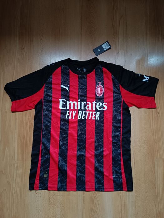 Milan футболна тениска