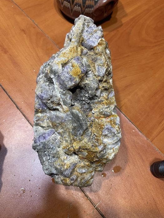 Аметист- жилест Аметист необработен