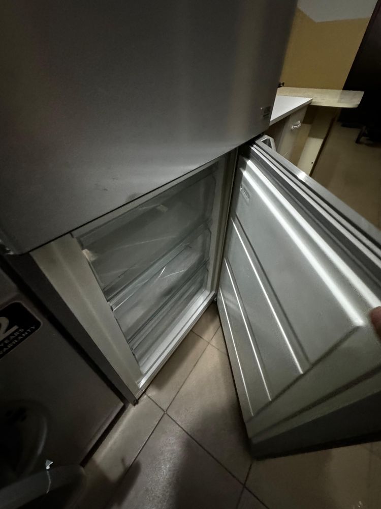 Срочно продается Холодильник Midea